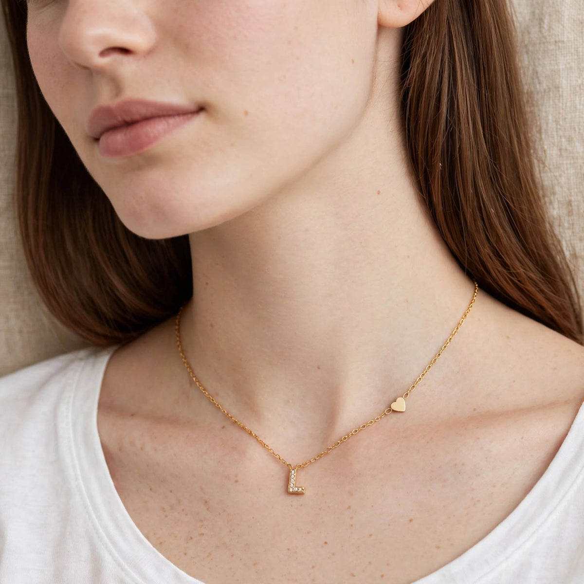 Collana dorata in acciaio inossidabile con iniziale e zirconi