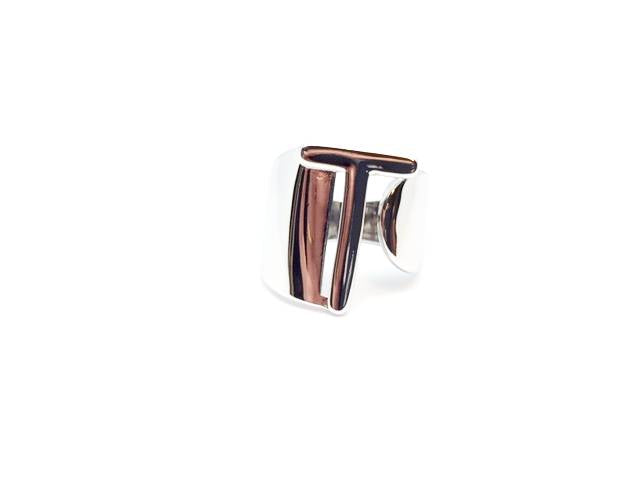 anello lettera iniziale del nome t