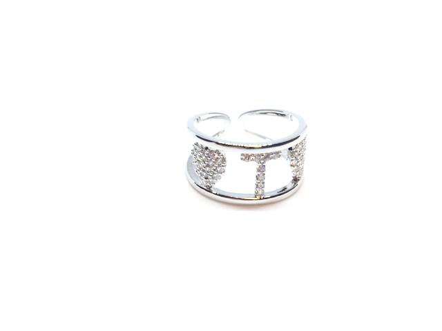 anello con iniziale del nome lettera t