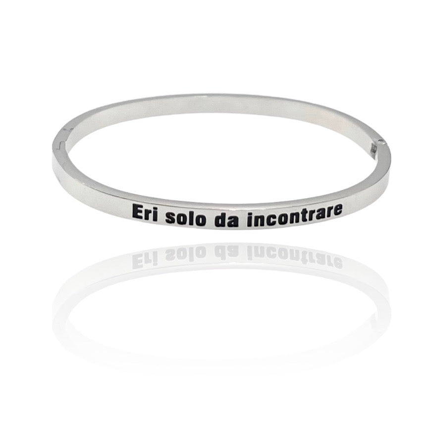 Bracciale rigido da donna in acciaio con frase scritta incisa