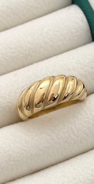Anello Conchiglia in acciaio dorato