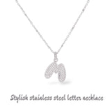 Collana iniziale lettera bombata in acciaio inossidabile colore argento e strass