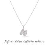 Collana iniziale lettera bombata in acciaio inossidabile colore argento e strass