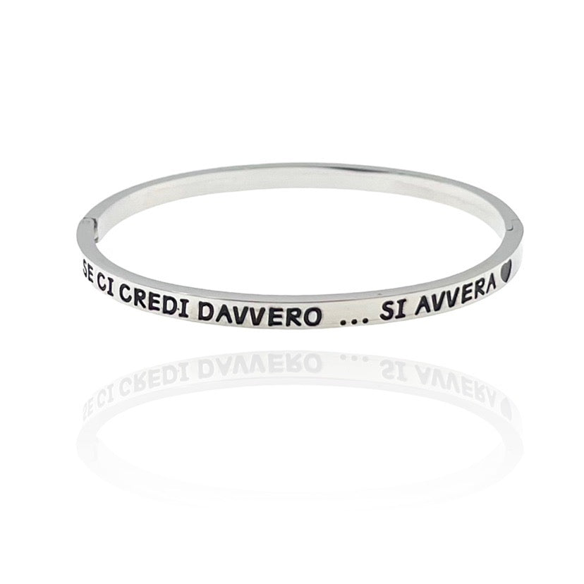 Bracciale rigido da donna in acciaio con frase scritta incisa