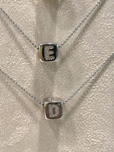 Collana iniziale cubo colore argento