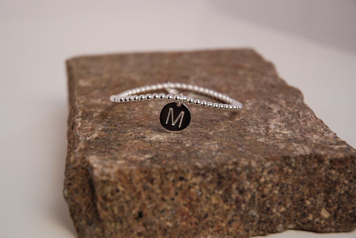 Bracciale iniziale in argento 925 ‰ con lettera iniziale elasticizzati