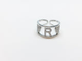 anello con iniziale del nome lettera r